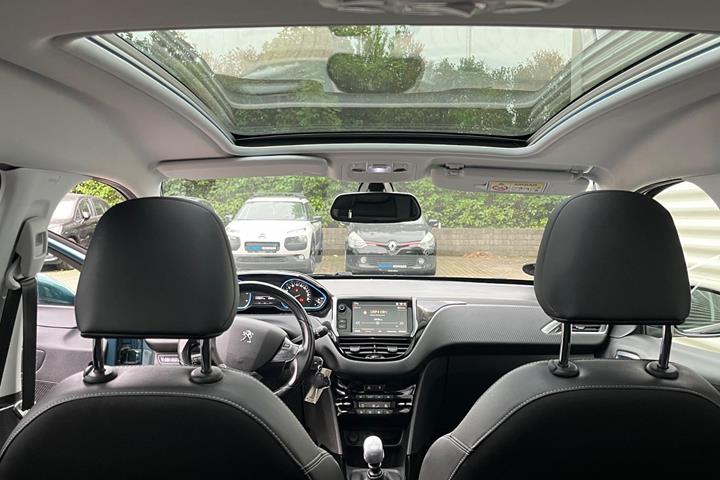 Grøn Peugeot 2008 fra 2019