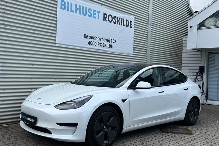 Hvid Tesla Model 3 fra 2022
