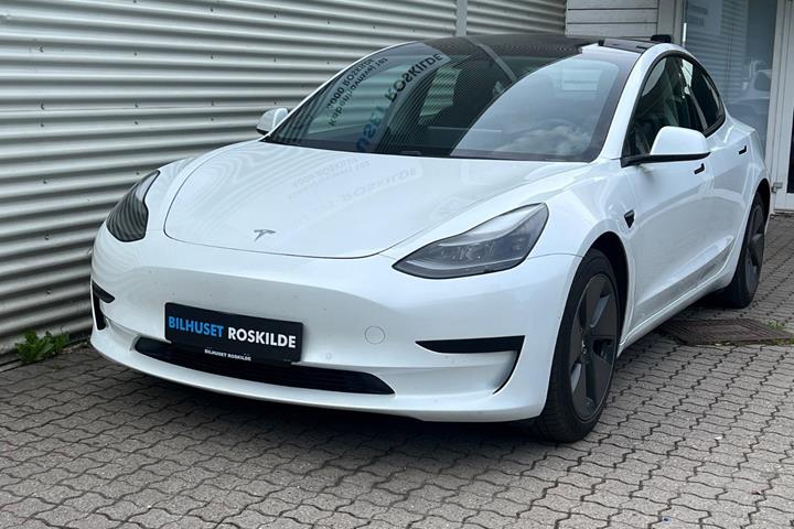 Hvid Tesla Model 3 fra 2022