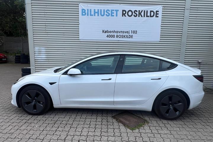 Hvid Tesla Model 3 fra 2022