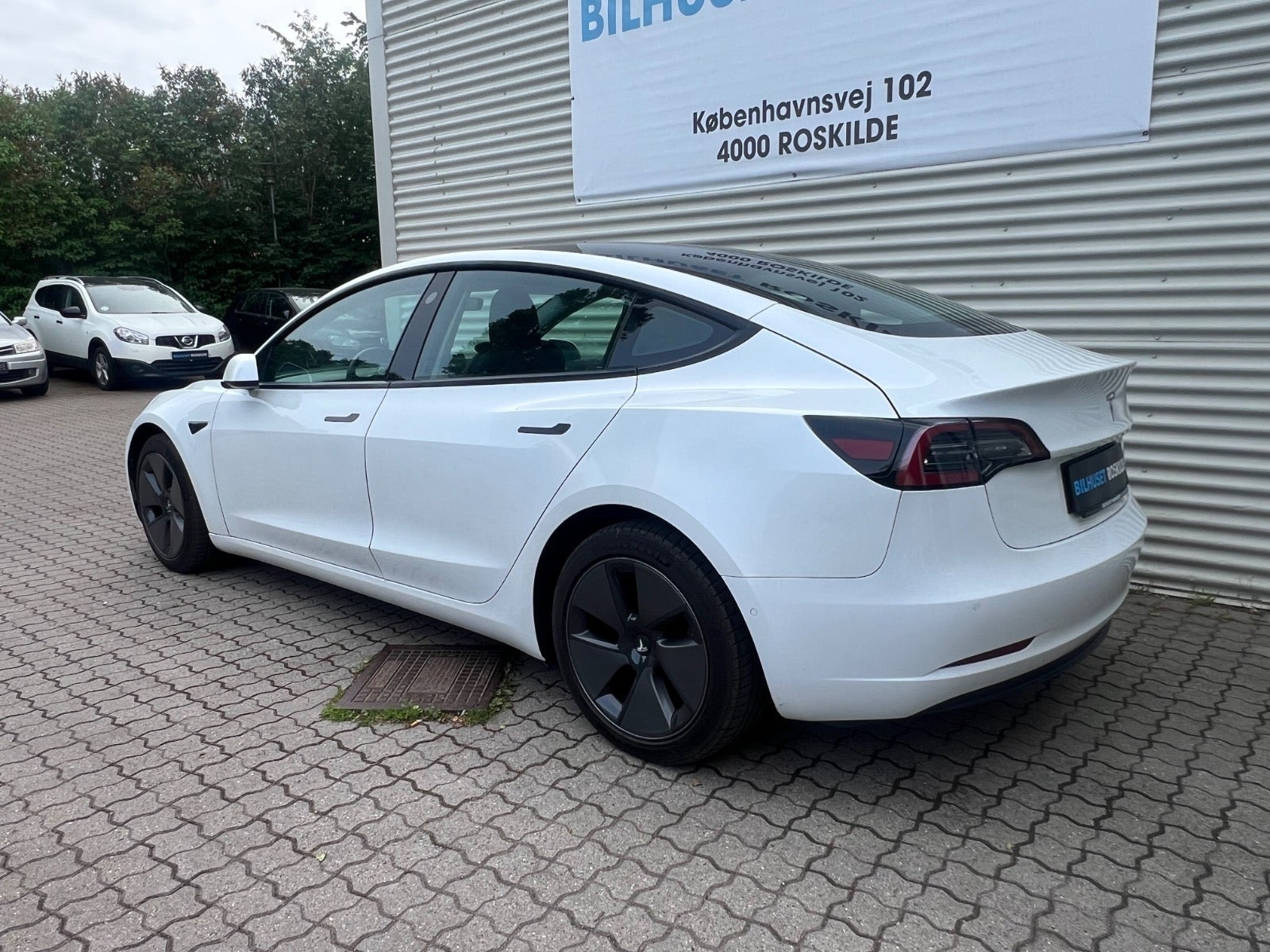 Hvid Tesla Model 3 fra 2022
