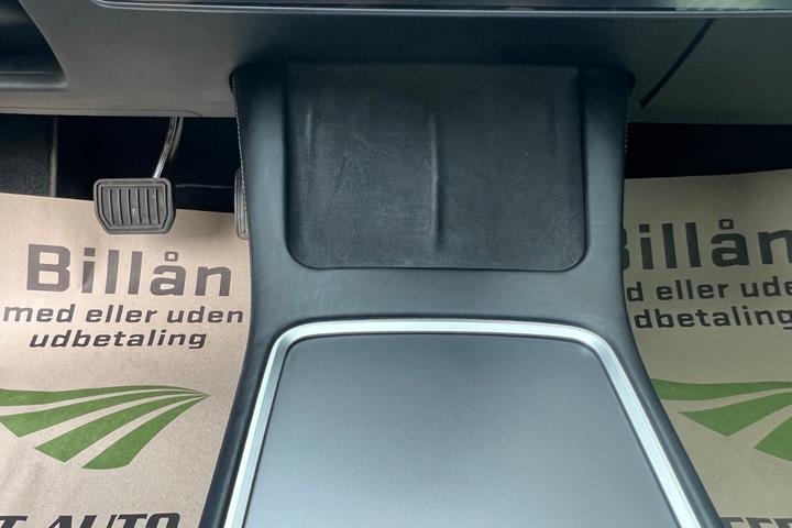 Hvid Tesla Model 3 fra 2022