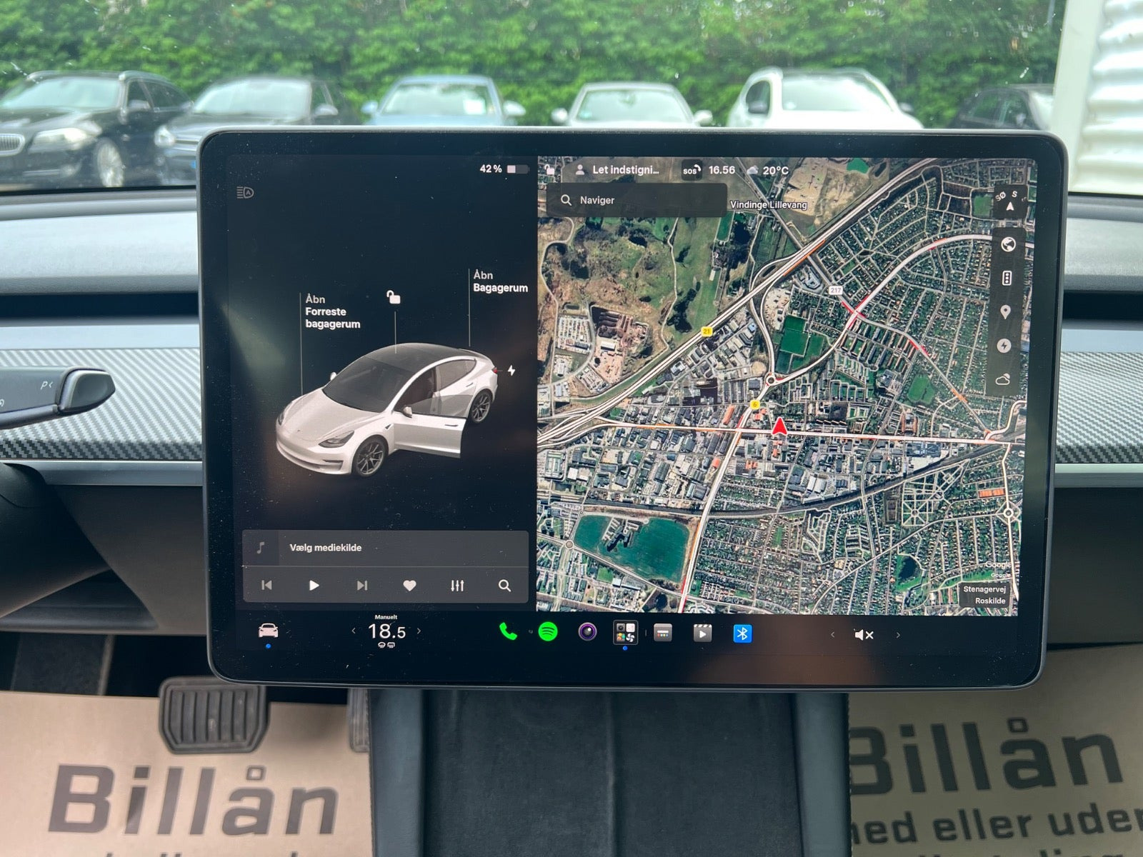 Hvid Tesla Model 3 fra 2022