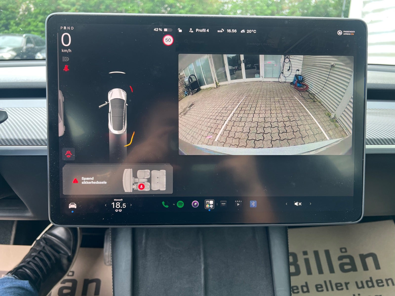 Hvid Tesla Model 3 fra 2022