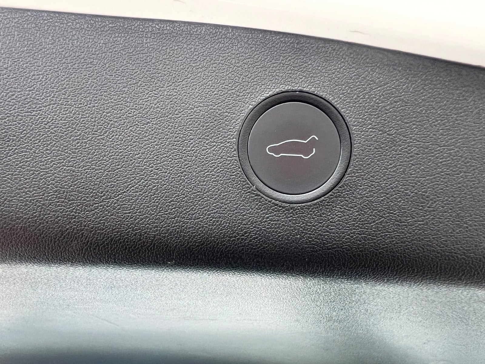 Hvid Tesla Model 3 fra 2022