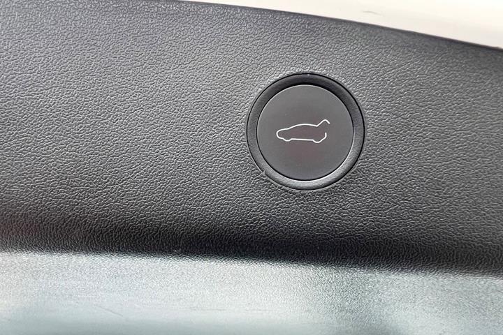 Hvid Tesla Model 3 fra 2022