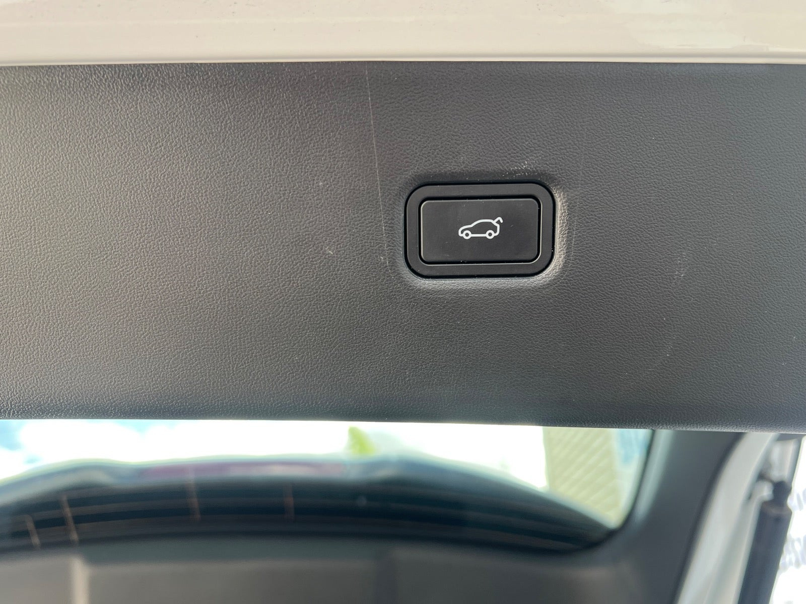 Hvid Xpeng G6 fra 2024