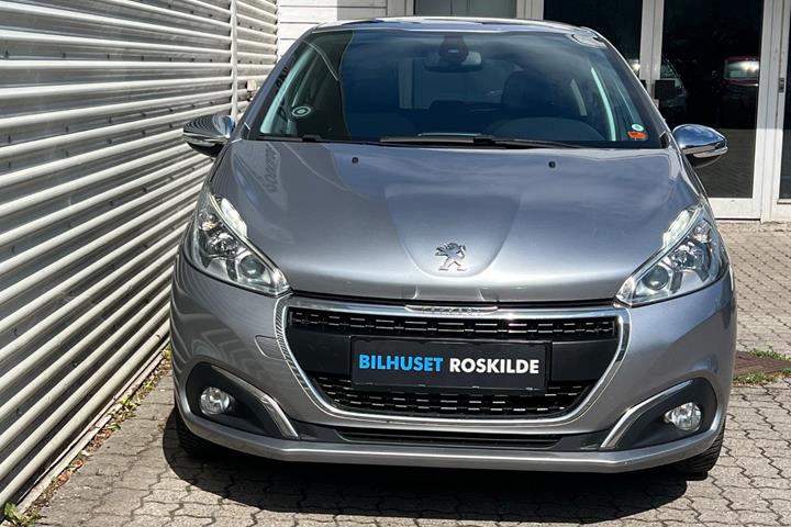 Sølv Peugeot 208 fra 2019