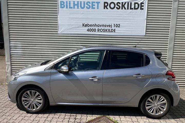 Sølv Peugeot 208 fra 2019