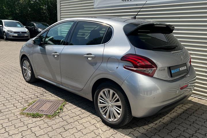 Sølv Peugeot 208 fra 2019