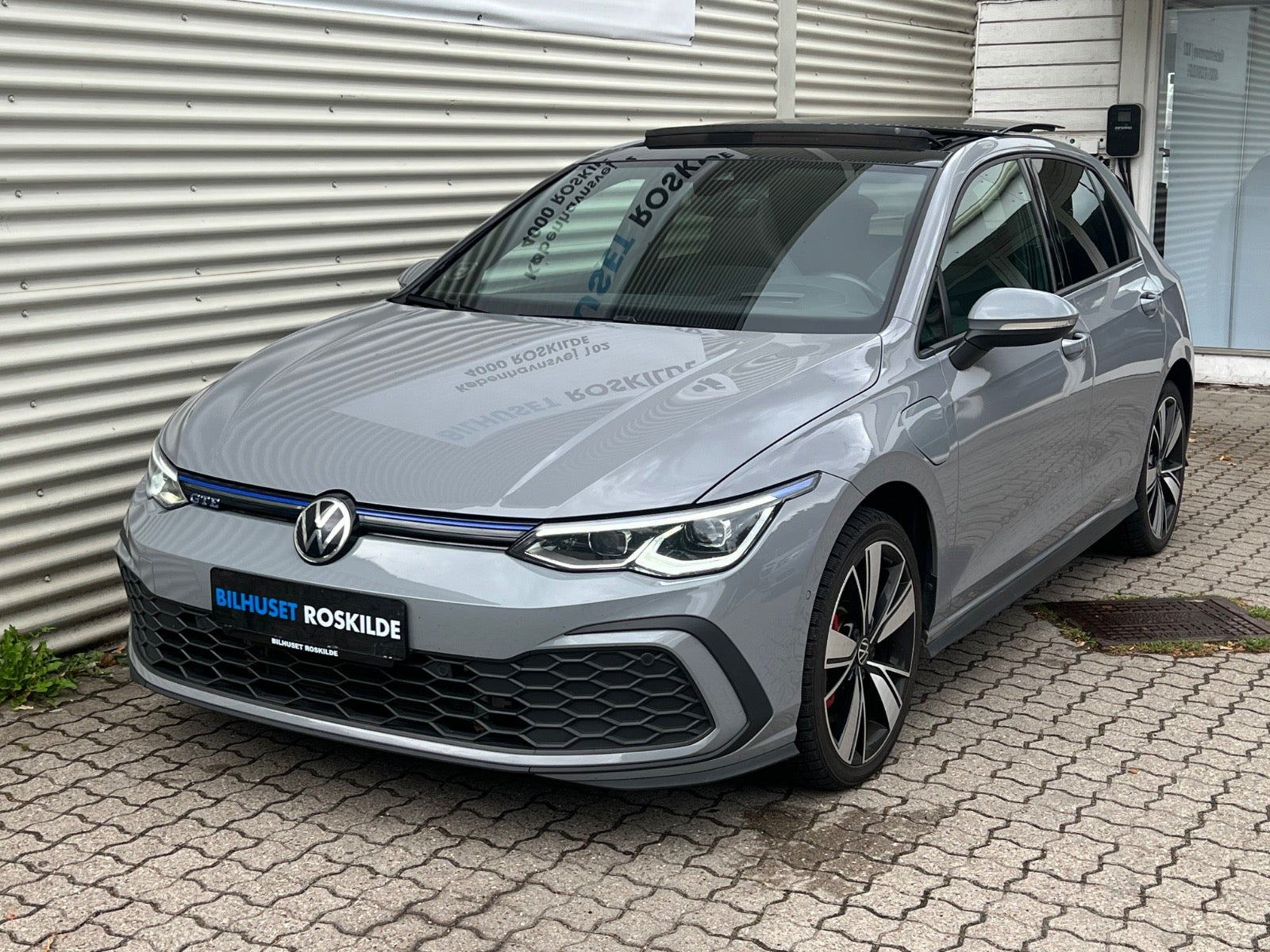 Grå VW Golf VIII fra 2020