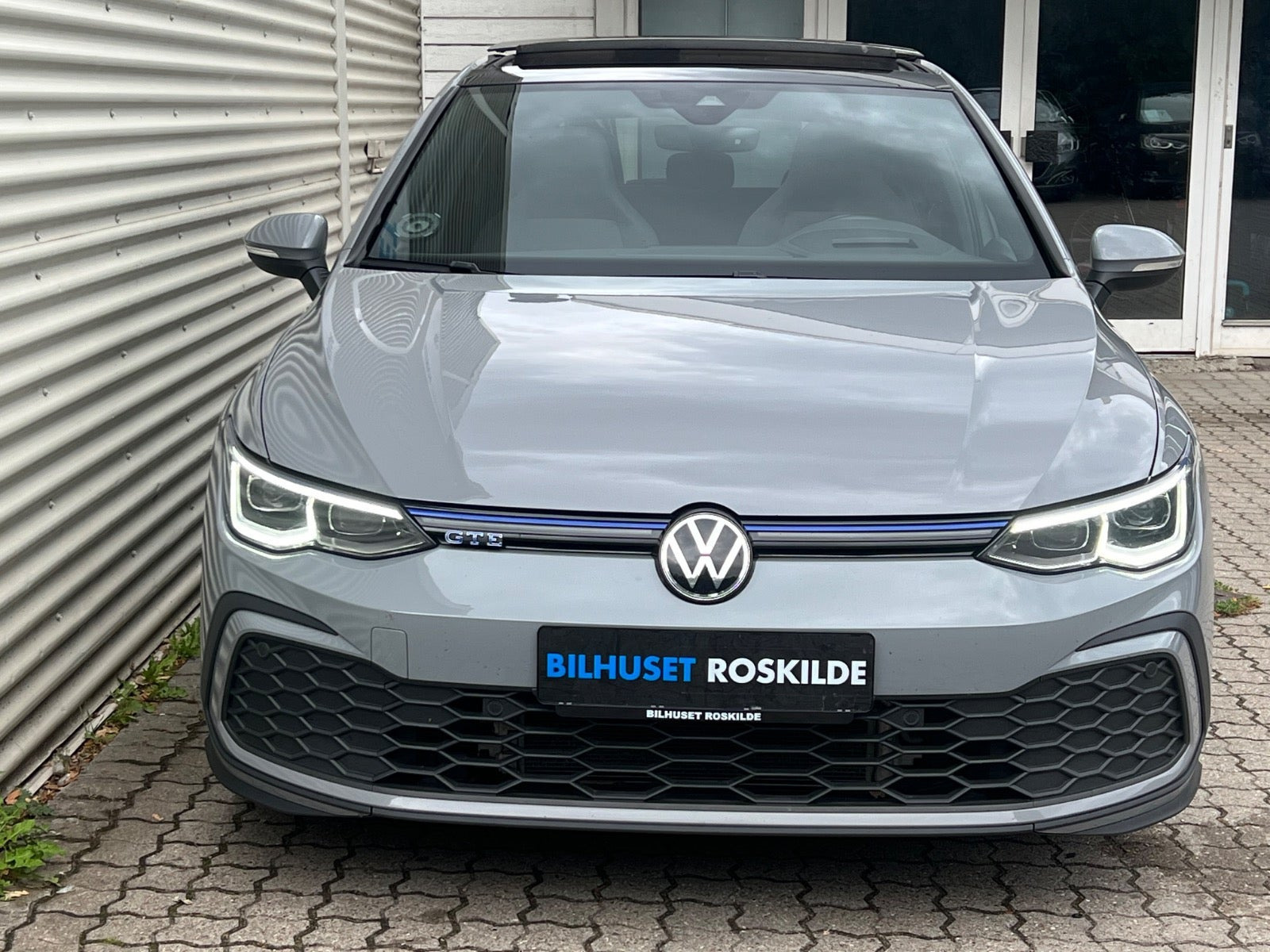 Grå VW Golf VIII fra 2020