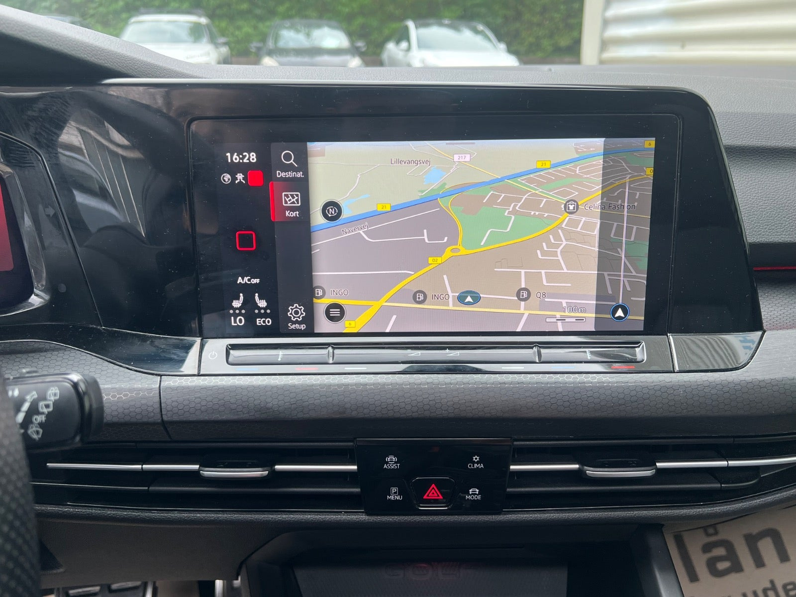 Grå VW Golf VIII fra 2020