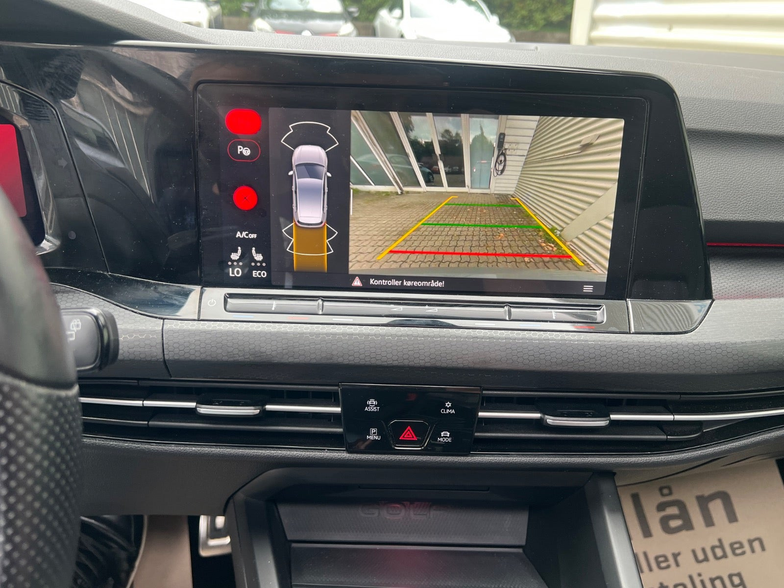 Grå VW Golf VIII fra 2020