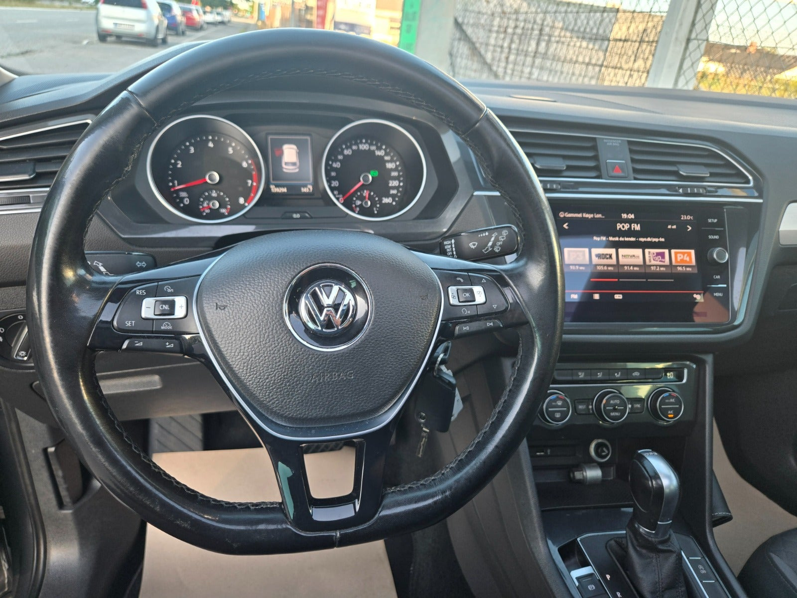 Hvid VW Tiguan fra 2018