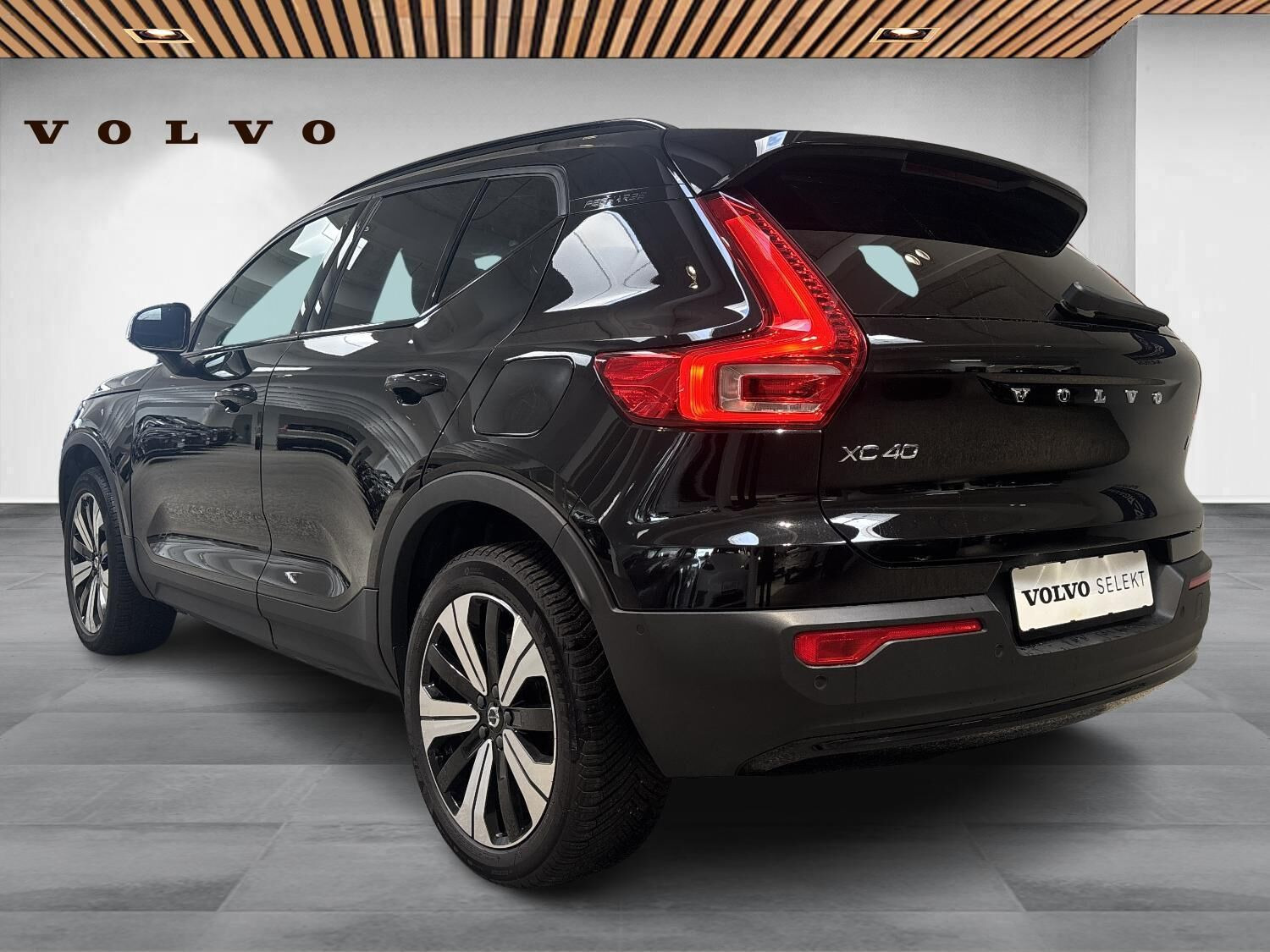Sort Volvo XC40 fra 2023