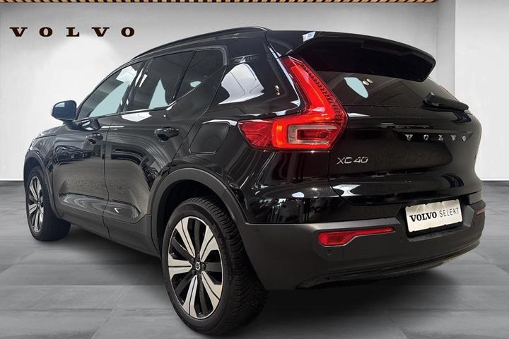 Sort Volvo XC40 fra 2023