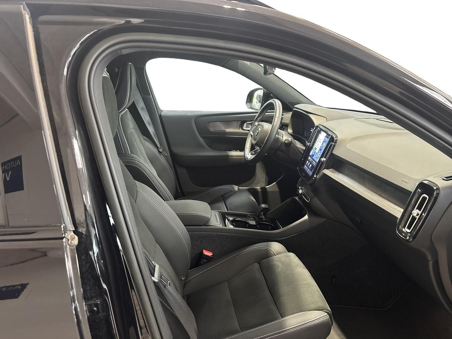 Sort Volvo XC40 fra 2023