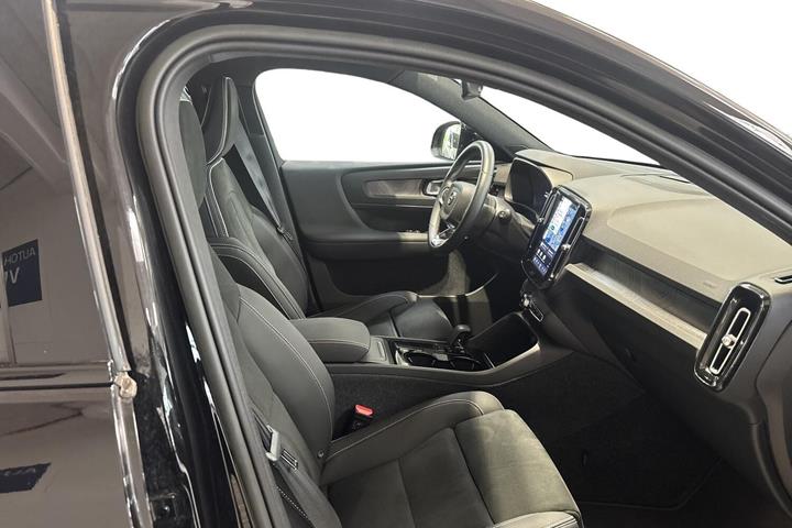 Sort Volvo XC40 fra 2023