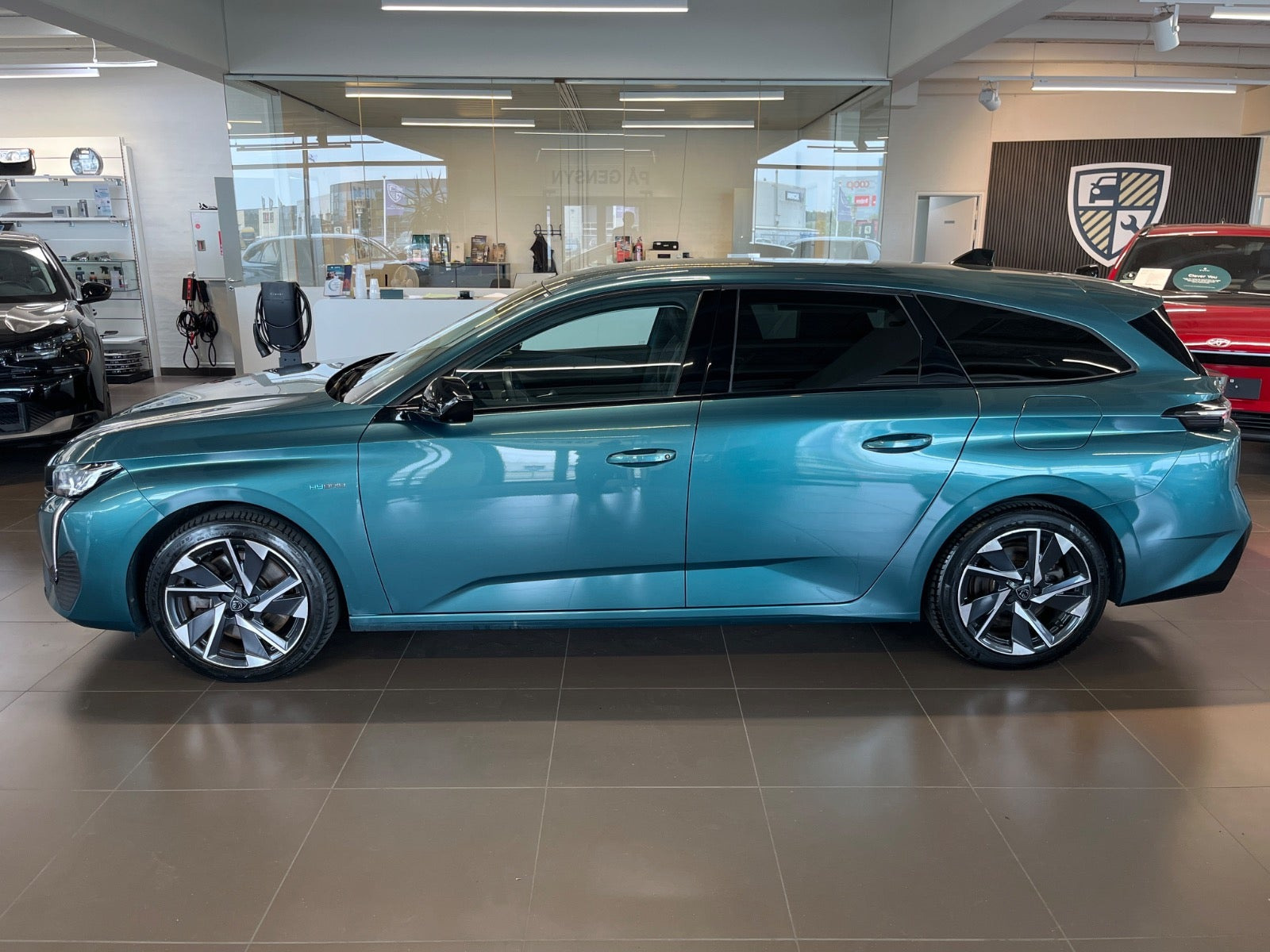 Grøn Peugeot 308 fra 2022