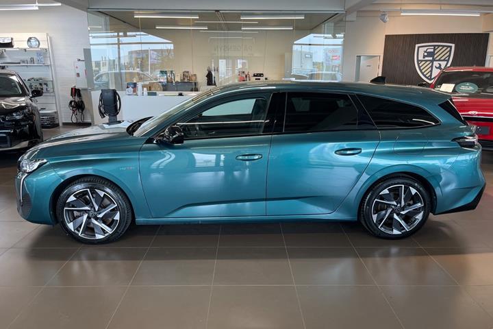 Grøn Peugeot 308 fra 2022