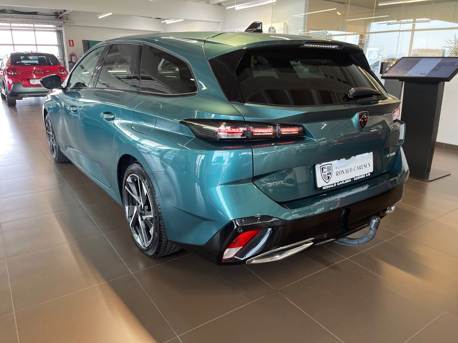 Grøn Peugeot 308 fra 2022