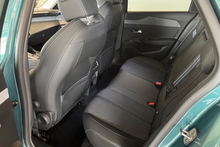 Grøn Peugeot 308 fra 2022