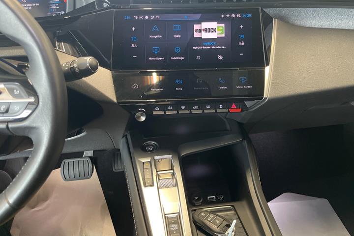 Grøn Peugeot 308 fra 2022