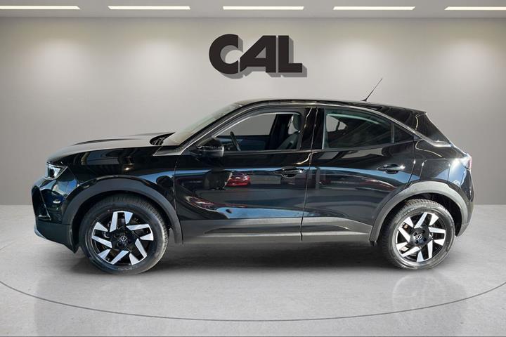 Sort Opel Mokka-e fra 2022