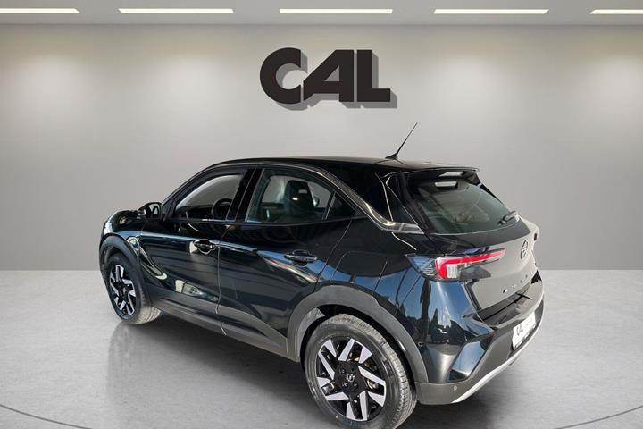 Sort Opel Mokka-e fra 2022