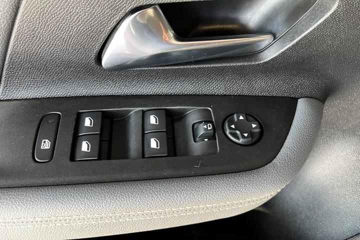 Sort Opel Mokka-e fra 2022