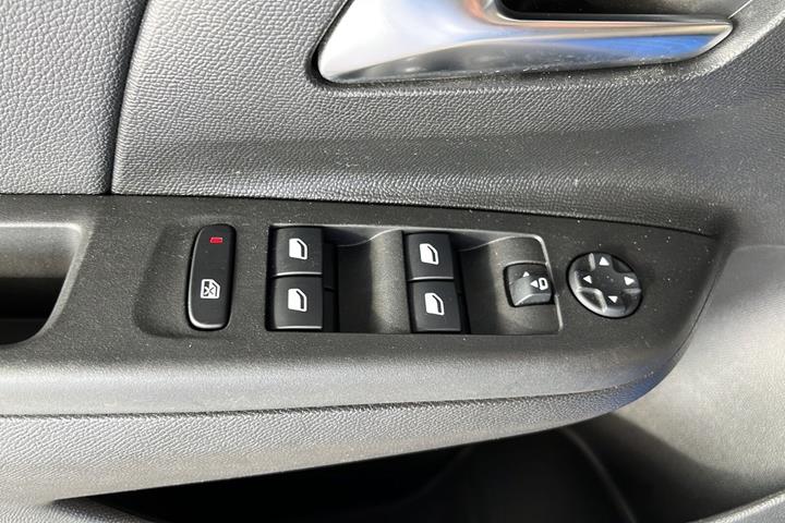 Blå Opel Corsa-e fra 2020