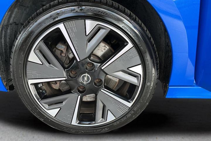 Blå Opel Corsa-e fra 2020