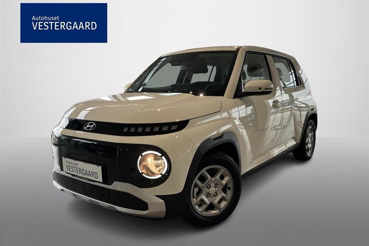 Beige Hyundai Inster fra 2026 set udefra