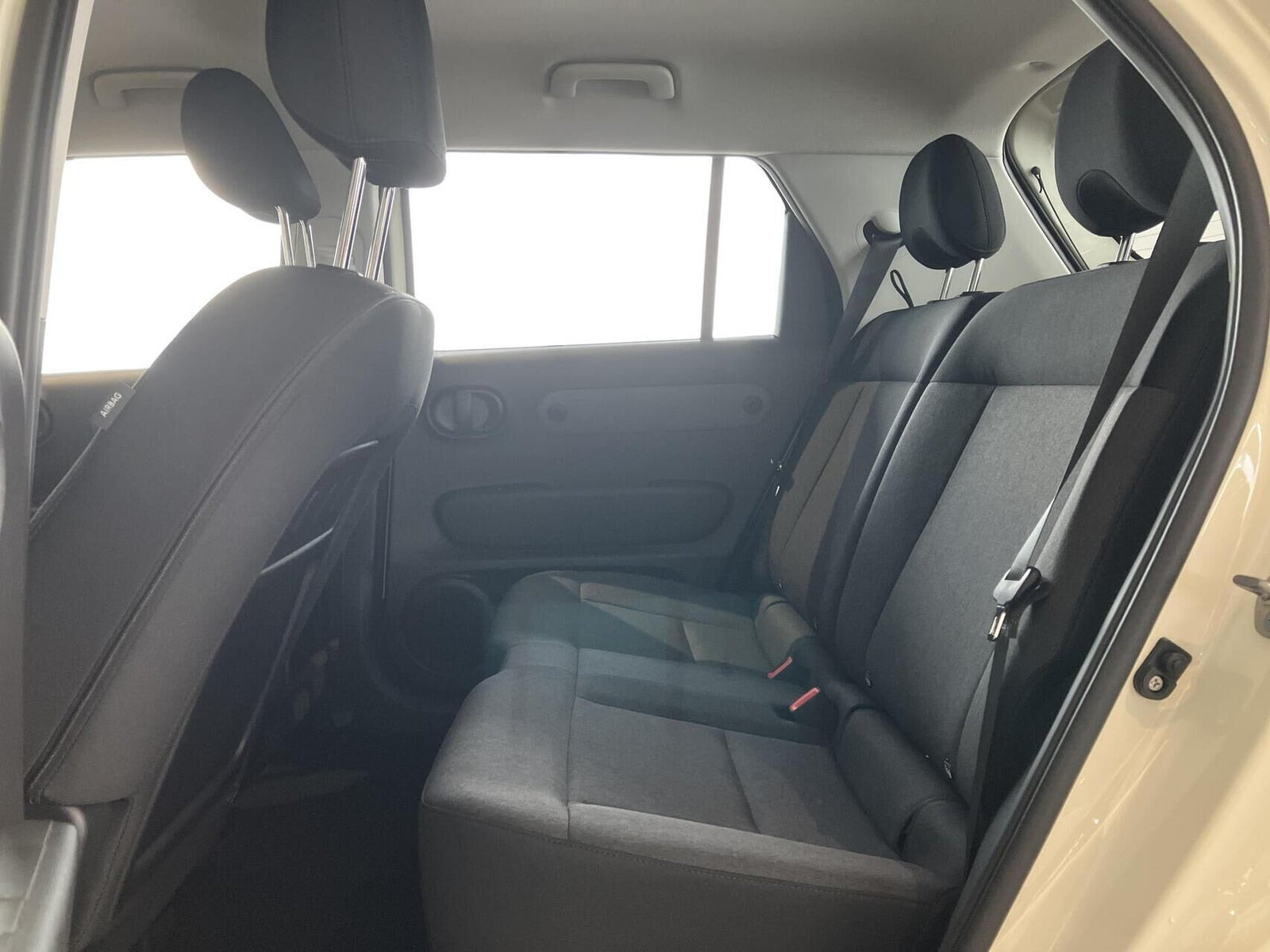 Beige Hyundai Inster fra 2026