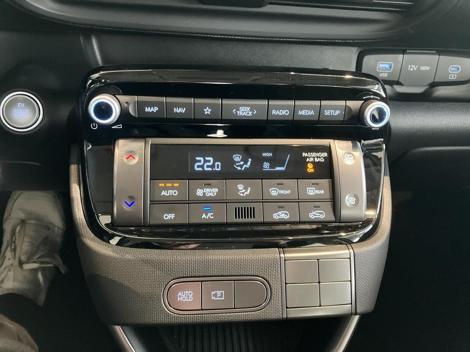 Beige Hyundai Inster fra 2026