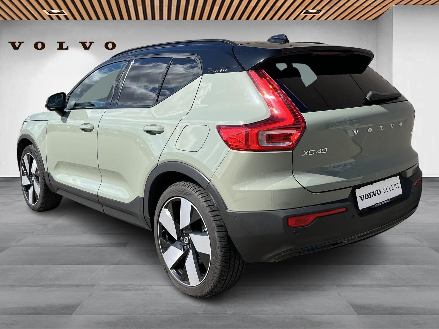 Grøn Volvo XC40 fra 2023