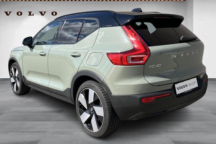 Grøn Volvo XC40 fra 2023
