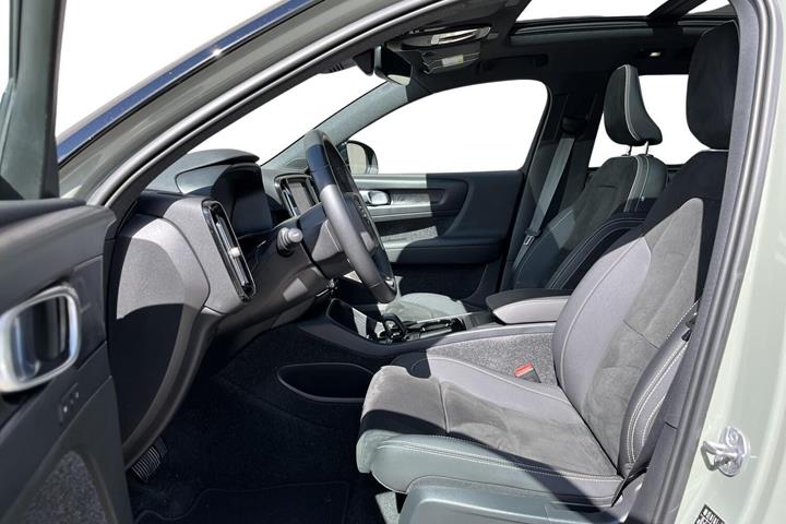 Grøn Volvo XC40 fra 2023