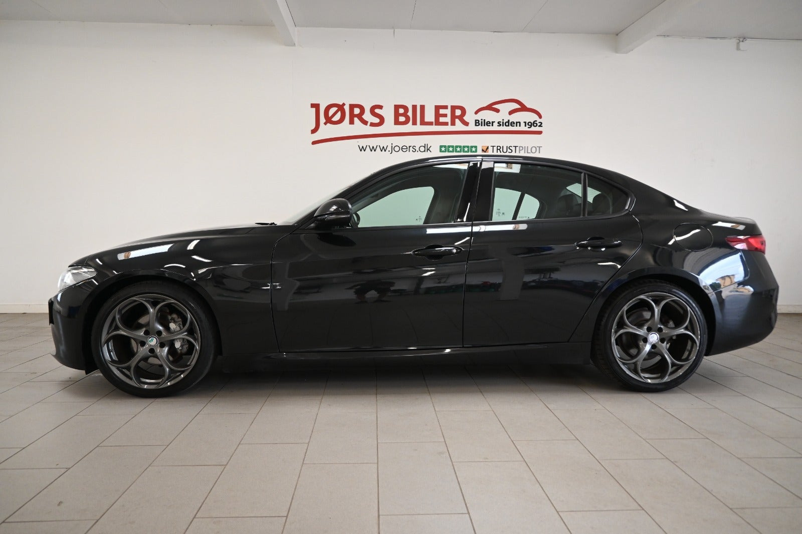 Sort Alfa Romeo Giulia fra 2016
