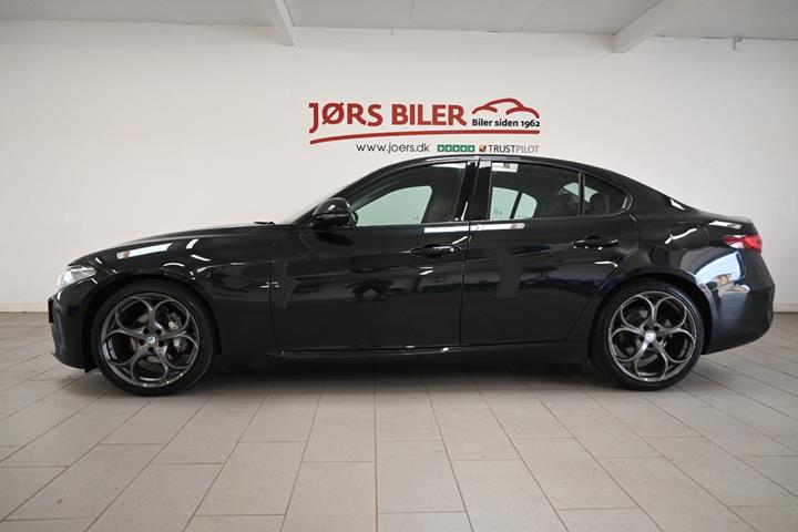 Sort Alfa Romeo Giulia fra 2016