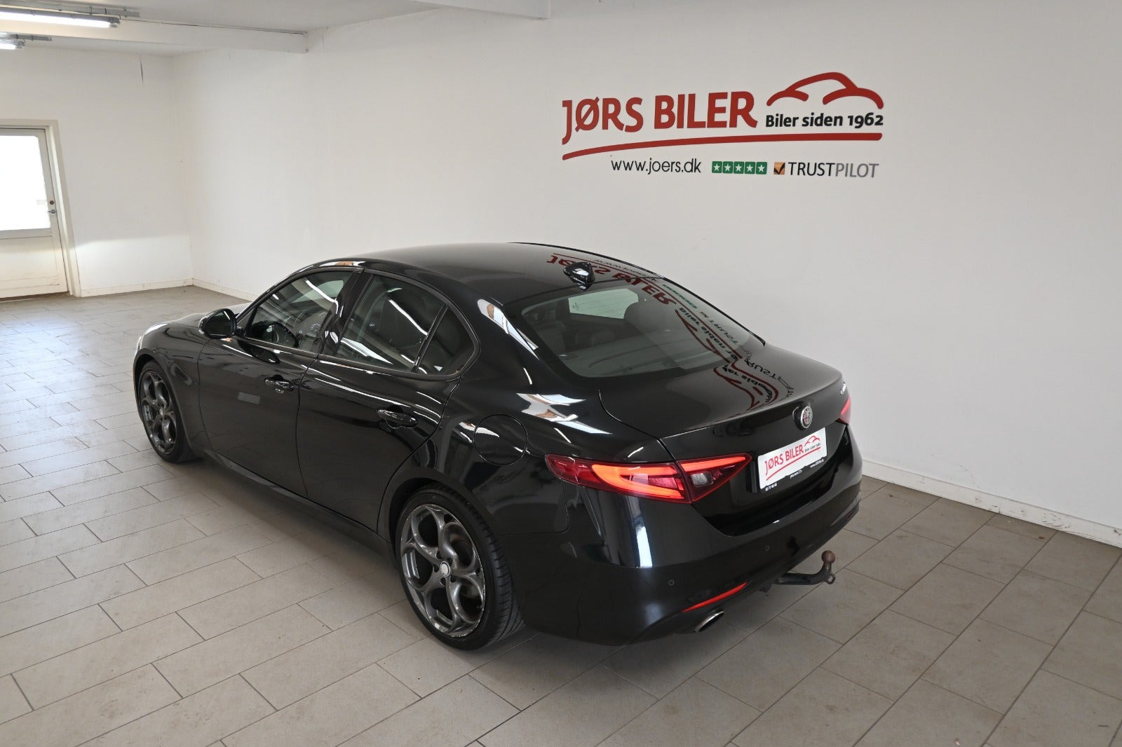 Sort Alfa Romeo Giulia fra 2016