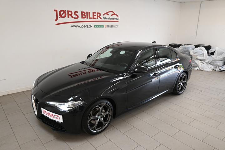 Sort Alfa Romeo Giulia fra 2016