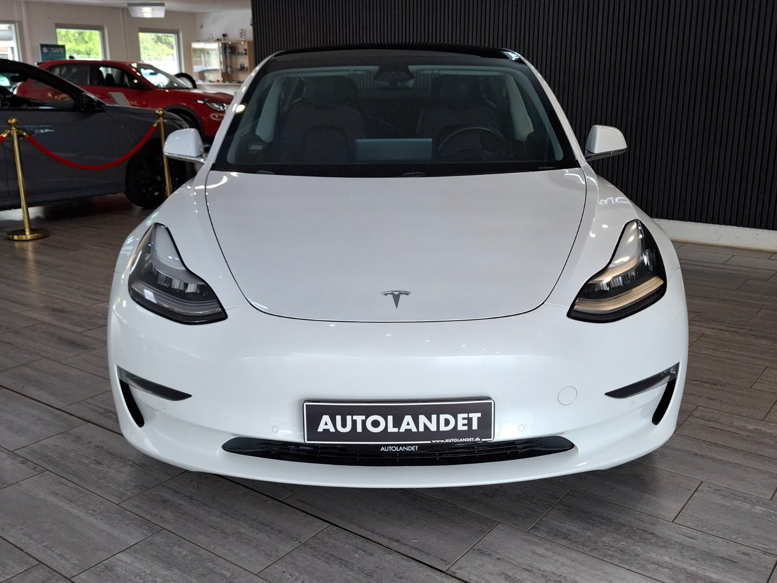 Hvid Tesla Model 3 fra 2020