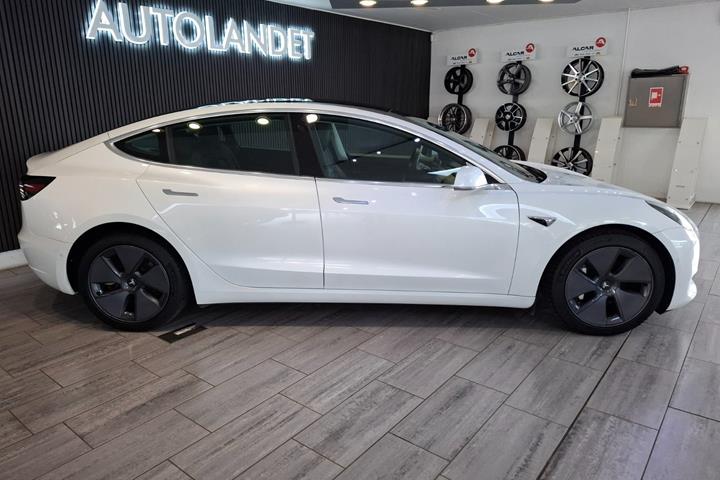 Hvid Tesla Model 3 fra 2020