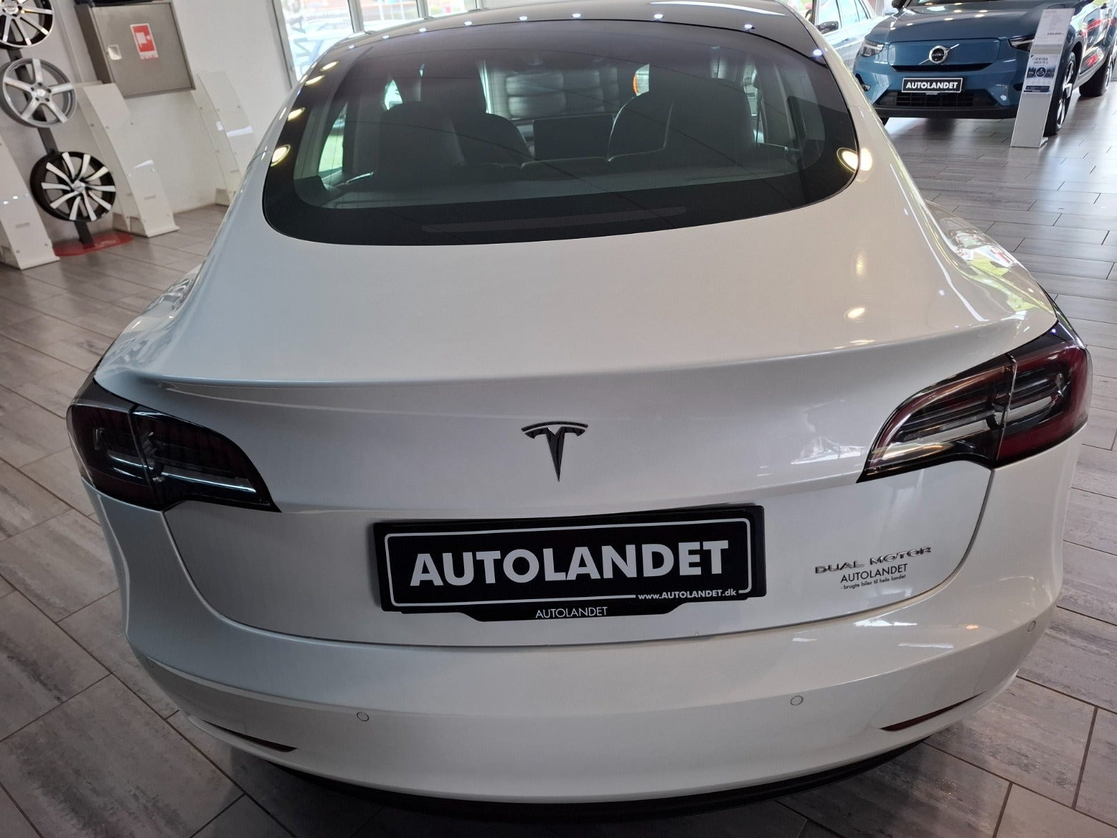 Hvid Tesla Model 3 fra 2020
