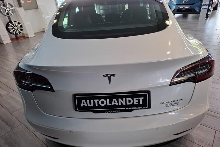 Hvid Tesla Model 3 fra 2020