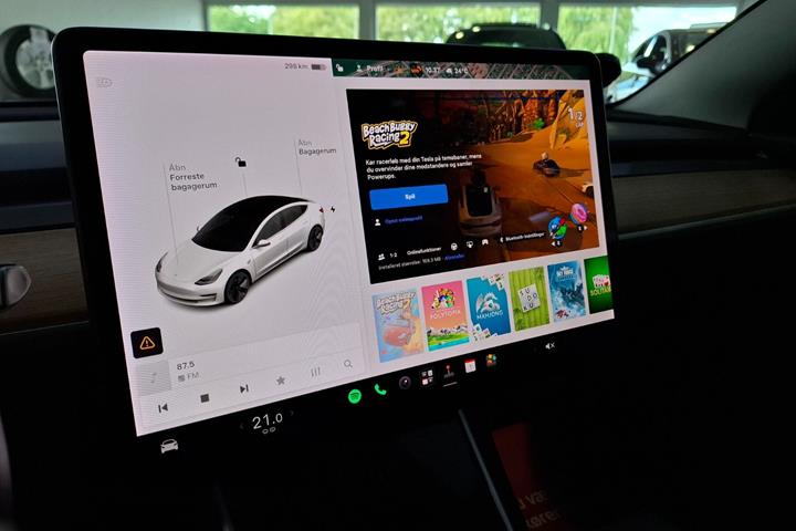 Hvid Tesla Model 3 fra 2020