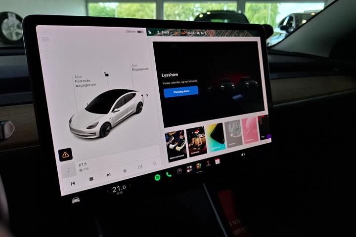 Hvid Tesla Model 3 fra 2020