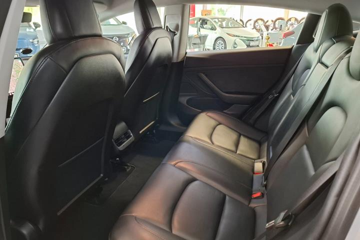 Hvid Tesla Model 3 fra 2020